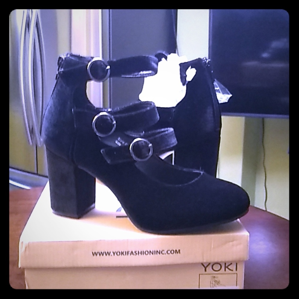 Brand new! Never been worn, comes with bag and box